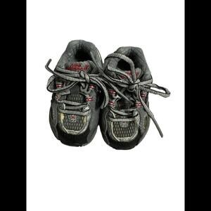 New Balance Gray / Black/ Red Sneakers Infant Size 2 VGUC